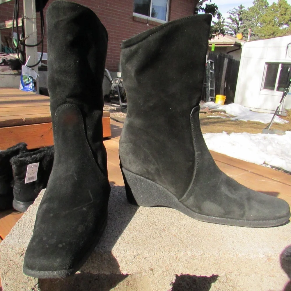 Aquatalia suede wedge boots in black